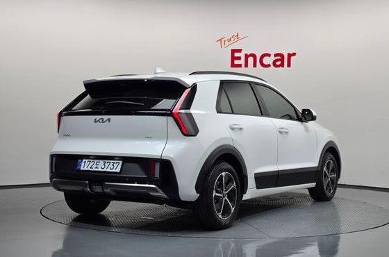 Kia Niro Prestige — пробег 2 271 км — фото 2 из 5