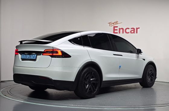 Tesla Model X AWD — пробег 9 686 км — фото 2 из 5