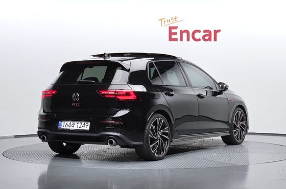 Volkswagen Golf 2.0 GTI — пробег 17 110 км — фото 2 из 5