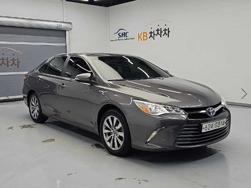 Toyota Camry Hybrid XLE — пробег 136 601 км — фото 4 из 5