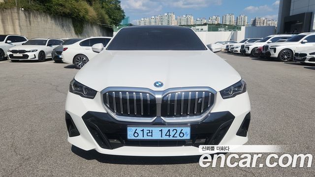 BMW i5 xDrive 40 M Sport — пробег 4 721 км — фото 3 из 5