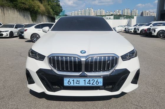 BMW i5 xDrive 40 M Sport — пробег 4 721 км — фото 3 из 5