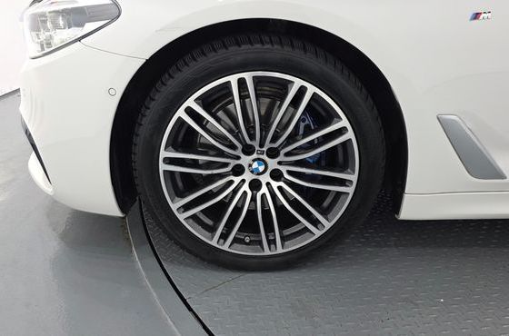 BMW 5-Series 530i xDrive M Sport Package Plus — пробег 28 350 км — фото 5 из 5