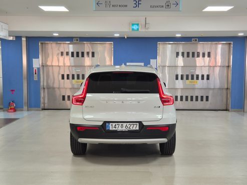 Volvo XC40 B4 Ultra Bright — пробег 17 775 км — фото 4 из 5