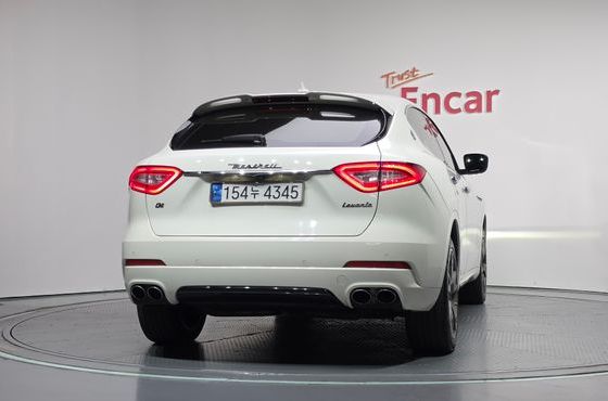 Maserati Levante 3.0 Diesel AWD Sport — пробег 128 800 км — фото 4 из 5