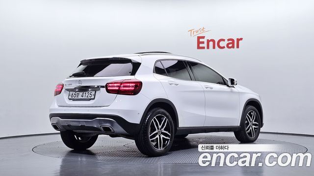 Mercedes-Benz GLA-Class GLA220 Premium — пробег 41 701 км — фото 2 из 5