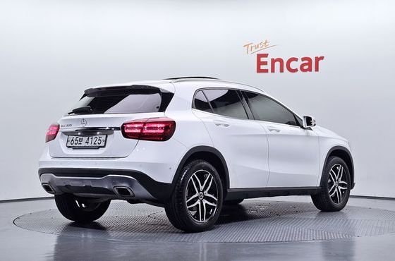 Mercedes-Benz GLA-Class GLA220 Premium — пробег 41 701 км — фото 2 из 5
