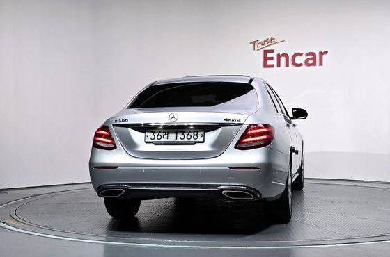 Mercedes-Benz E-Class E300 4MATIC Exclusive Standard — пробег 65 641 км — фото 4 из 5
