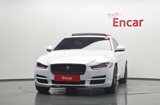Jaguar XE 20d Prestige — пробег 75 169 км — фото 3 из 5
