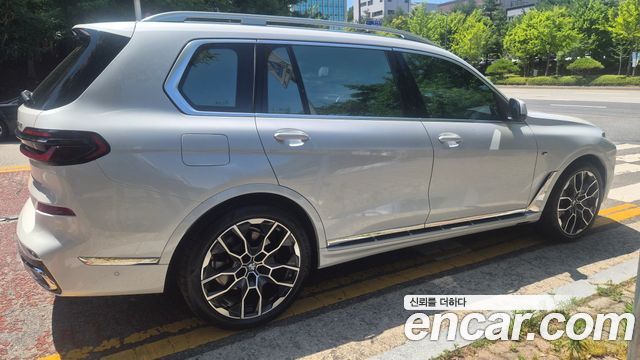 BMW X7 xDrive 40i M Sport 6STR — пробег 1 780 км — фото 3 из 5