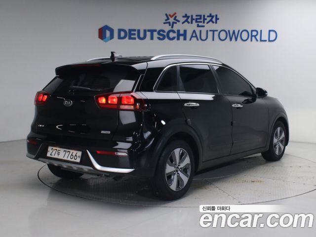 Kia Niro Luxury — пробег 50 848 км — фото 2 из 5