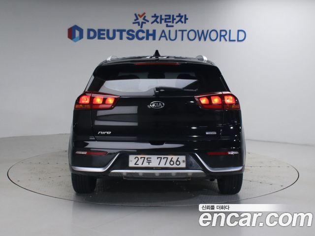 Kia Niro Luxury — пробег 50 848 км — фото 4 из 5