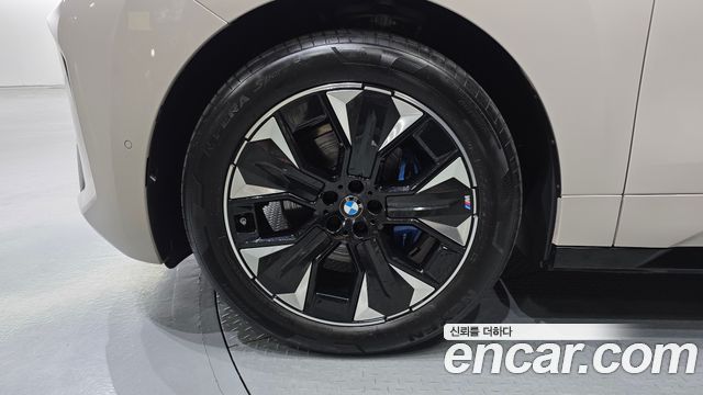 BMW iX xDrive45 M Sport — пробег 14 180 км — фото 5 из 5