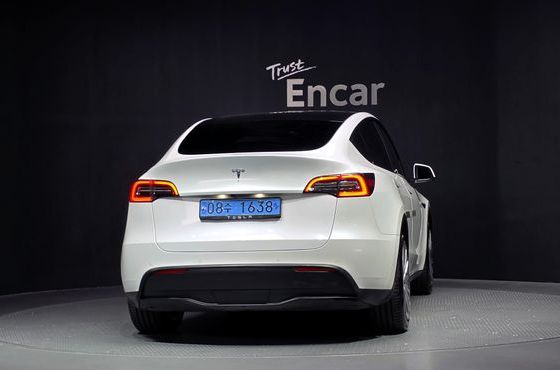 Tesla Model Y Standard Range RWD — пробег 97 402 км — фото 4 из 5