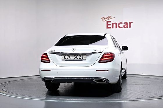 Mercedes-Benz E-Class E300 4MATIC Avnatgarde — пробег 108 784 км — фото 4 из 5