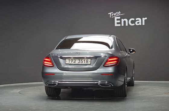 Mercedes-Benz E-Class E220d Avantgarde — пробег 150 272 км — фото 4 из 5