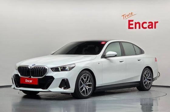 BMW i5 eDrive 40 M Sport — пробег 44 917 км — фото 1 из 5