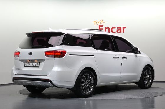 Kia Carnival 9-seater Prestige — пробег 102 080 км — фото 2 из 5