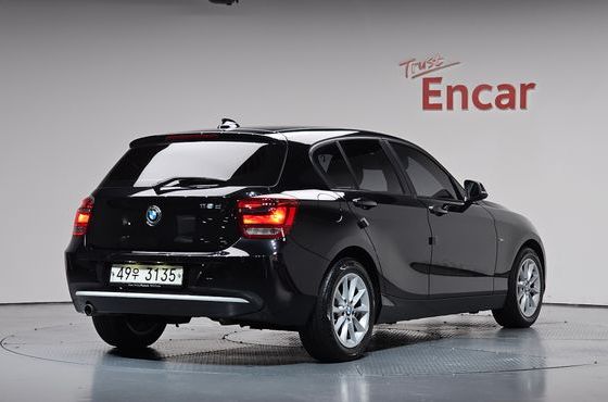 BMW 1-Series 118d Urban 5Dr — пробег 76 143 км — фото 2 из 5