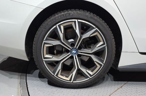 BMW i4 eDrive40 M Sports — пробег 108 988 км — фото 5 из 5