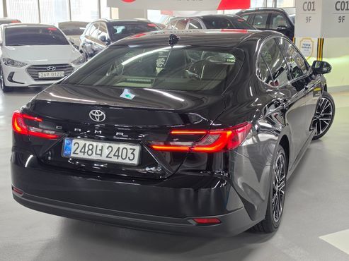 Toyota Camry 2.5 XLE Premium Hybrid — пробег 9 км — фото 2 из 5