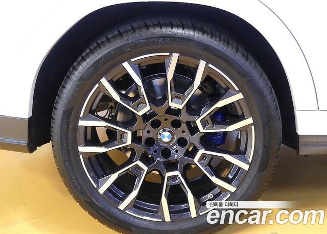 BMW X6 xDrive40i M Sport — пробег 6 100 км — фото 5 из 5