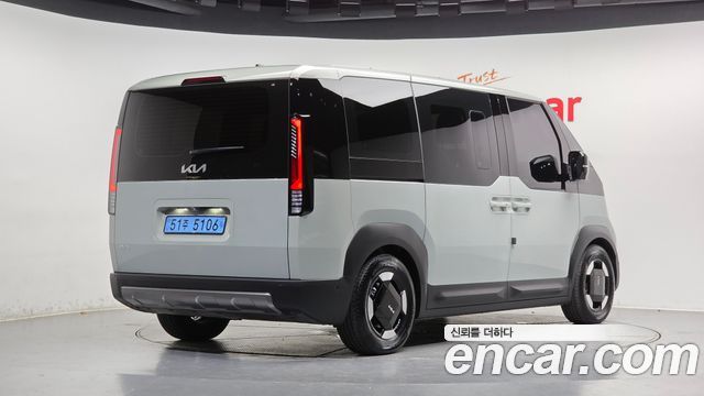 Kia PV5 Passenger 5 Seater Plus — пробег 20 406 км — фото 2 из 5