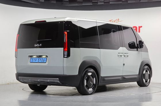 Kia PV5 Passenger 5 Seater Plus — пробег 20 406 км — фото 2 из 5