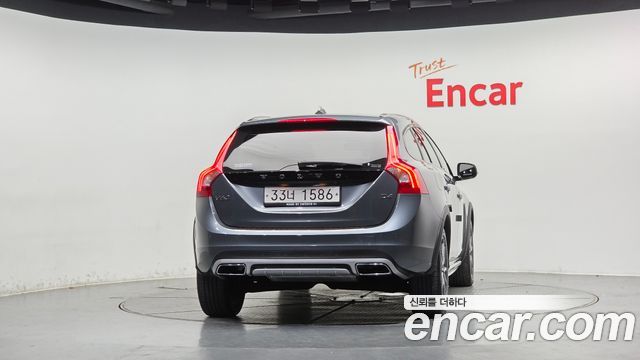 Volvo V60 D4 — пробег 84 456 км — фото 4 из 5