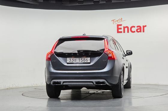 Volvo V60 D4 — пробег 84 456 км — фото 4 из 5