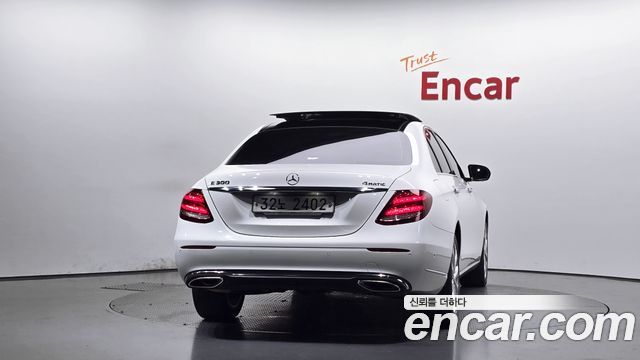 Mercedes-Benz E-Class E300 4MATIC Exclusive — пробег 124 073 км — фото 4 из 5