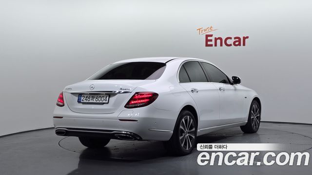 Mercedes-Benz E-Class E300e 4MATIC Exclusive — пробег 98 689 км — фото 2 из 5