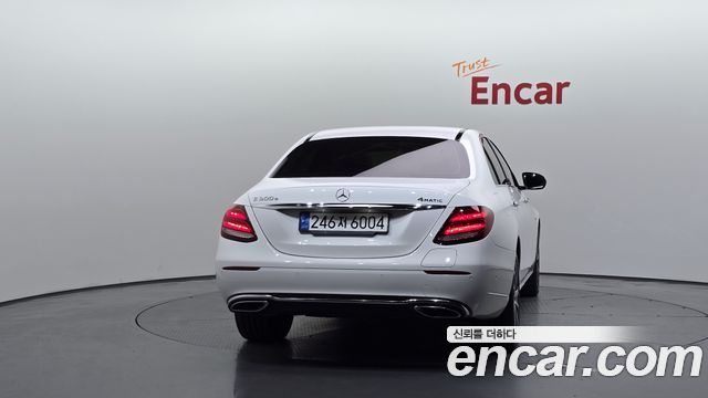 Mercedes-Benz E-Class E300e 4MATIC Exclusive — пробег 98 689 км — фото 4 из 5
