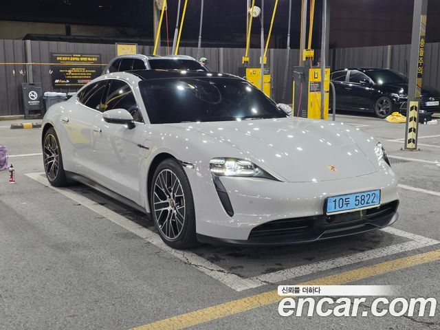 Porsche Taycan Base — пробег 48 000 км — фото 2 из 5