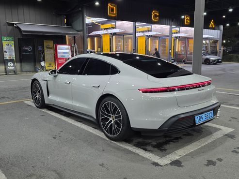Porsche Taycan Base — пробег 48 000 км — фото 5 из 5