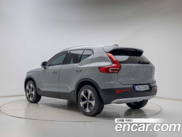 Volvo XC40 B4 Ultra Bright — пробег 199 км — фото 4 из 5