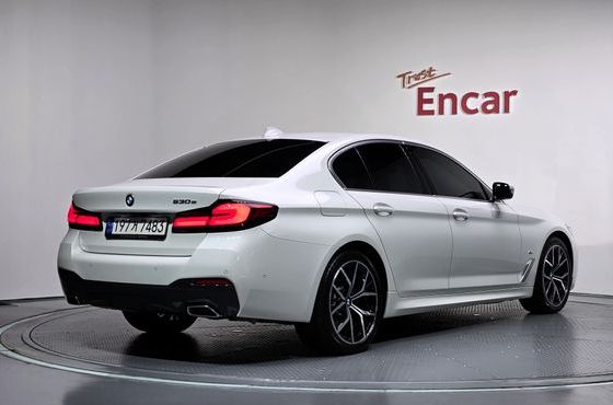 BMW 5-Series 530e M Sport — пробег 63 136 км — фото 2 из 5
