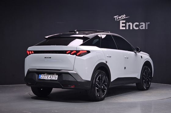 Peugeot 3008 1.2 Hybrid GT — пробег 7 685 км — фото 2 из 5