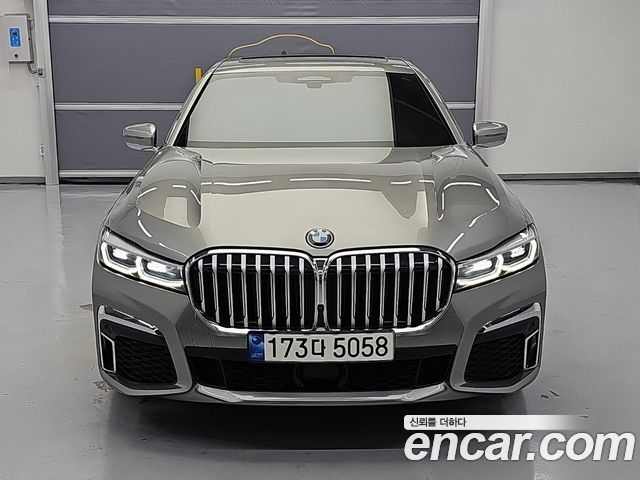 BMW 7-Series 745e iPerformance M Sport — пробег 71 518 км — фото 1 из 5
