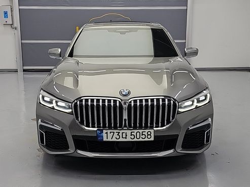 BMW 7-Series 745e iPerformance M Sport — пробег 71 518 км — фото 1 из 5