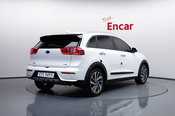 Kia Niro Prestige — пробег 171 060 км — фото 2 из 5