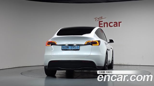 Tesla Model Y Long Range AWD — пробег 97 086 км — фото 4 из 5