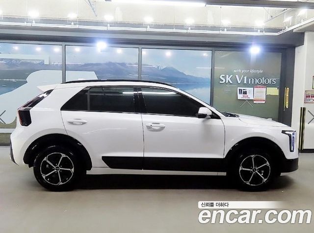 Kia Niro Prestige — пробег 5 988 км — фото 2 из 5