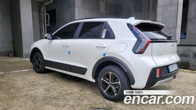 Kia Niro Prestige — пробег 2 000 км — фото 4 из 5