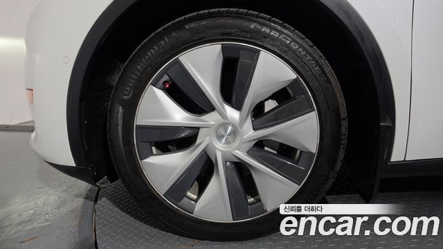 Tesla Model Y Long Range AWD — пробег 61 594 км — фото 5 из 5