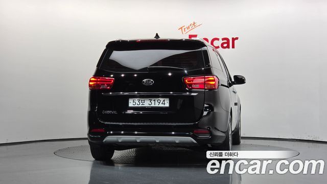 Kia Carnival 9-Seater Prstige — пробег 143 780 км — фото 4 из 5