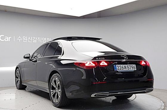 Mercedes-Benz E-Class E200 Avantgarde — пробег 20 755 км — фото 4 из 5