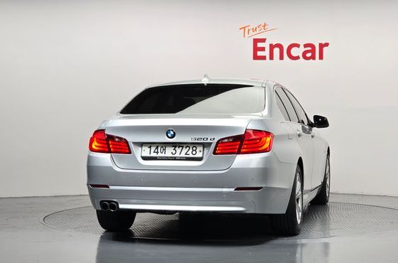 BMW 5-Series 520d — пробег 99 816 км — фото 4 из 5