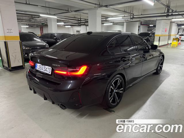 BMW 3-Series 320i M Sport — пробег 4 000 км — фото 2 из 5