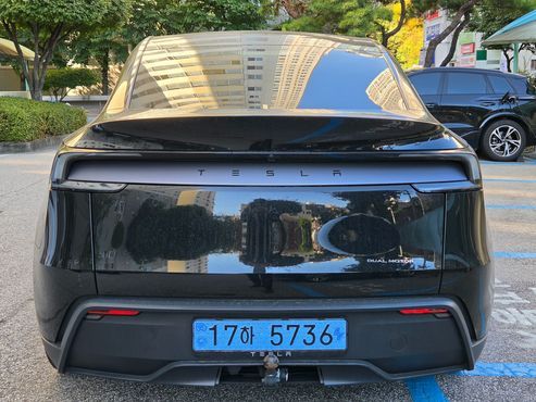 Tesla Model Y Long Range AWD — пробег 24 500 км — фото 4 из 5